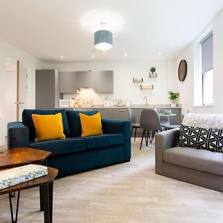 Polly'S Place Apartment Taunton & Free Off Road Parking & Wifi المظهر الخارجي الصورة