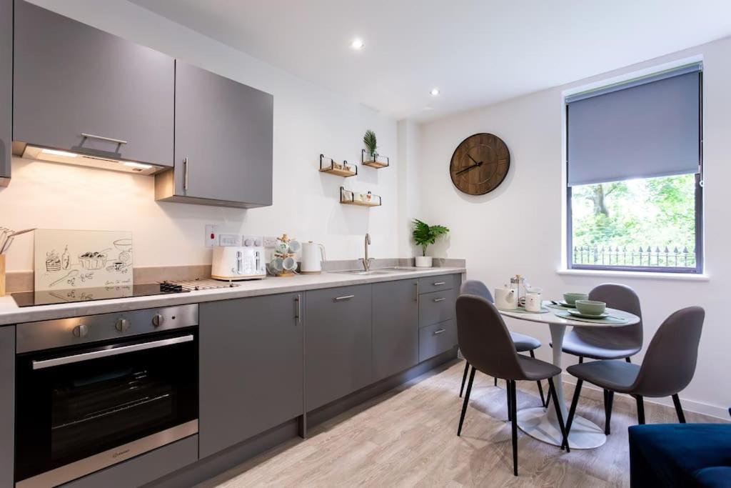 Polly'S Place Apartment Taunton & Free Off Road Parking & Wifi المظهر الخارجي الصورة