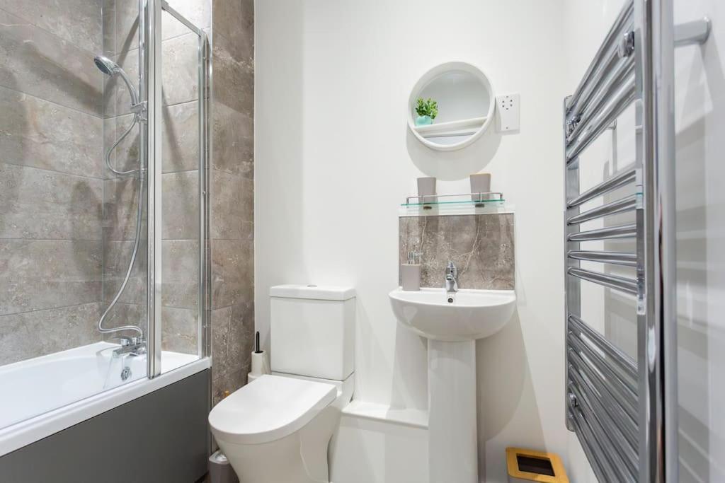 Polly'S Place Apartment Taunton & Free Off Road Parking & Wifi المظهر الخارجي الصورة